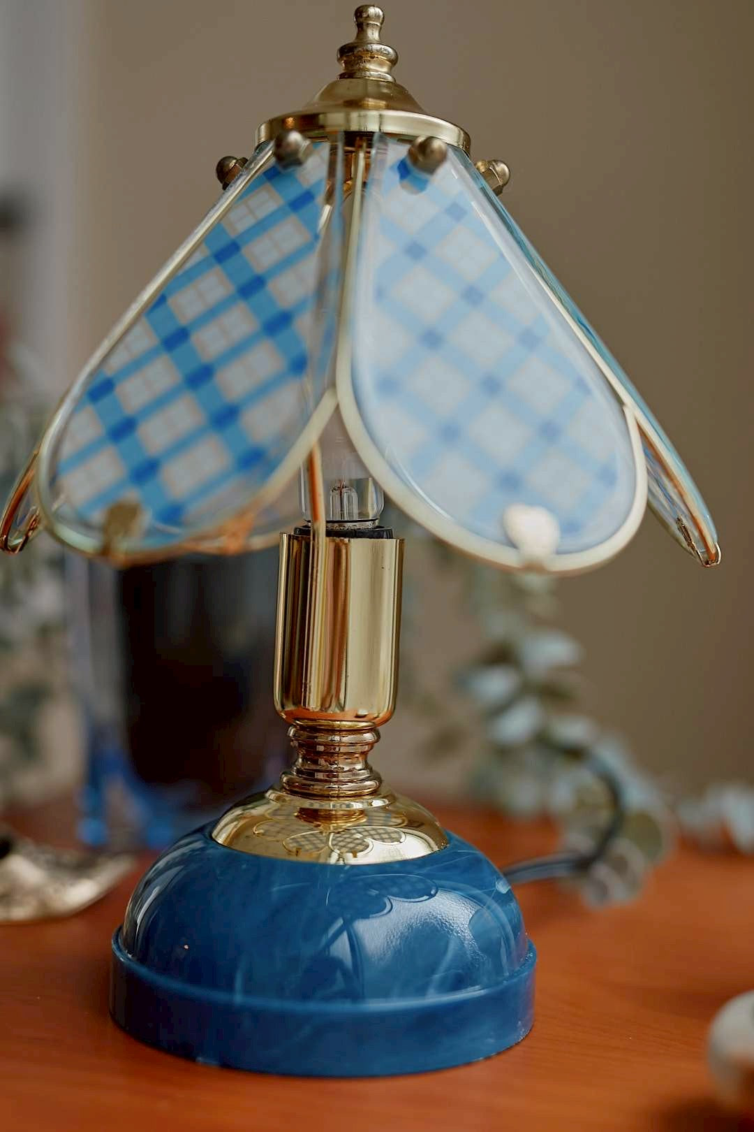 Blue check touch lamp