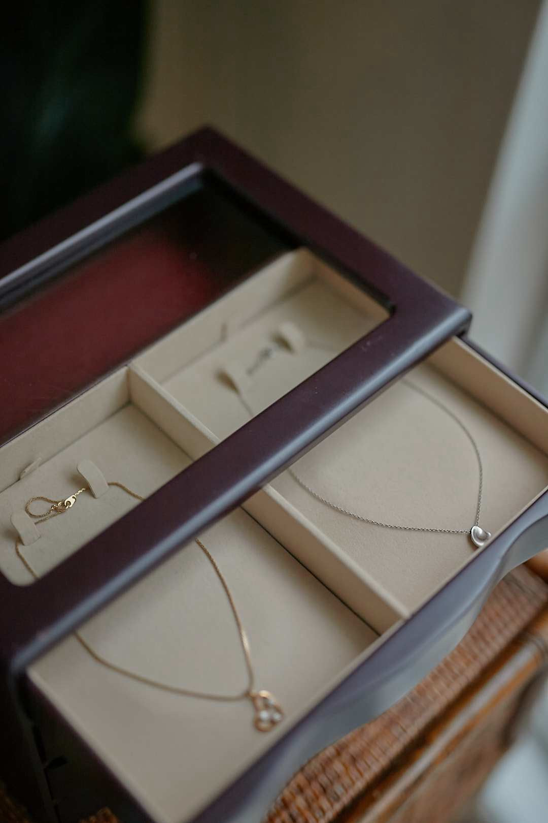 Brown Wave Jewelry Chest