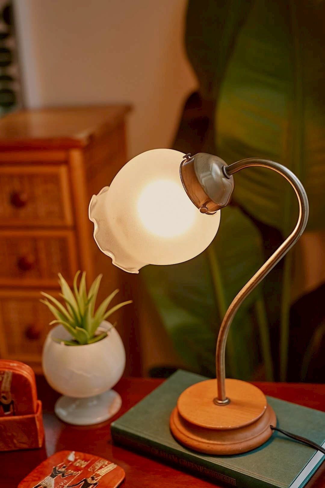 Lily of the valley table lamp