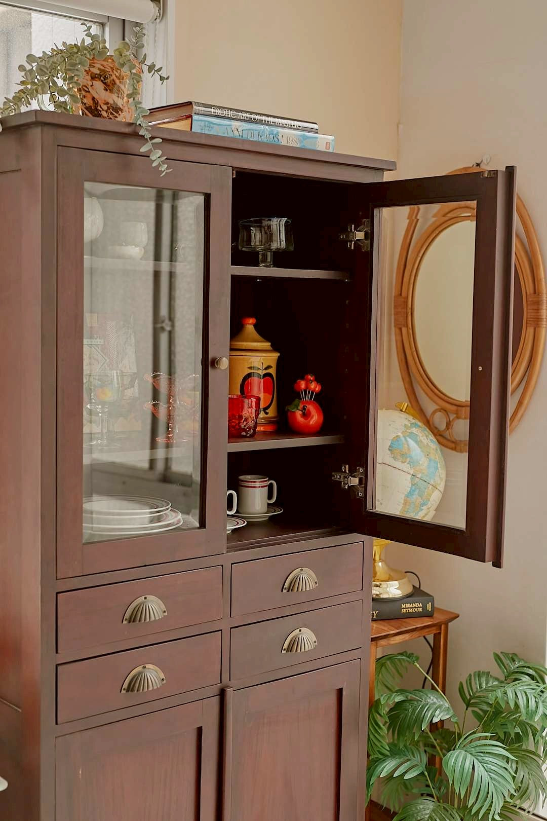 Shell handle glass cabinet