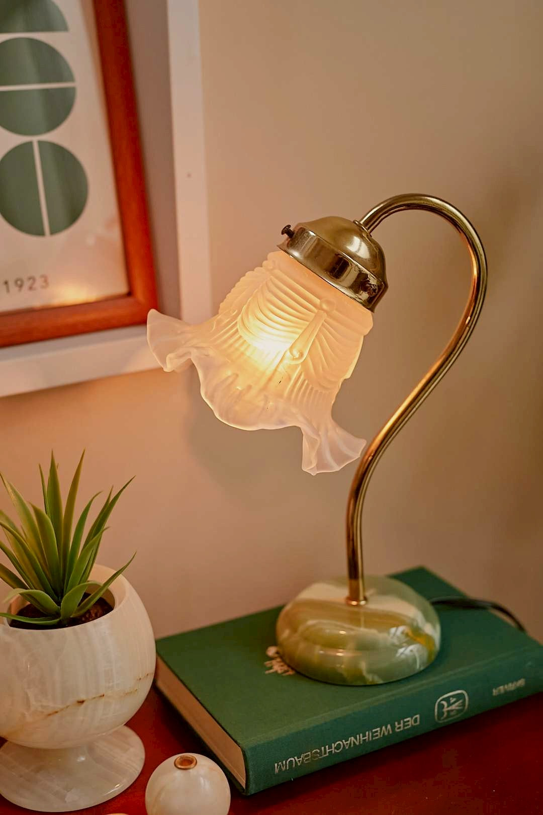 Frill glass table lamp
