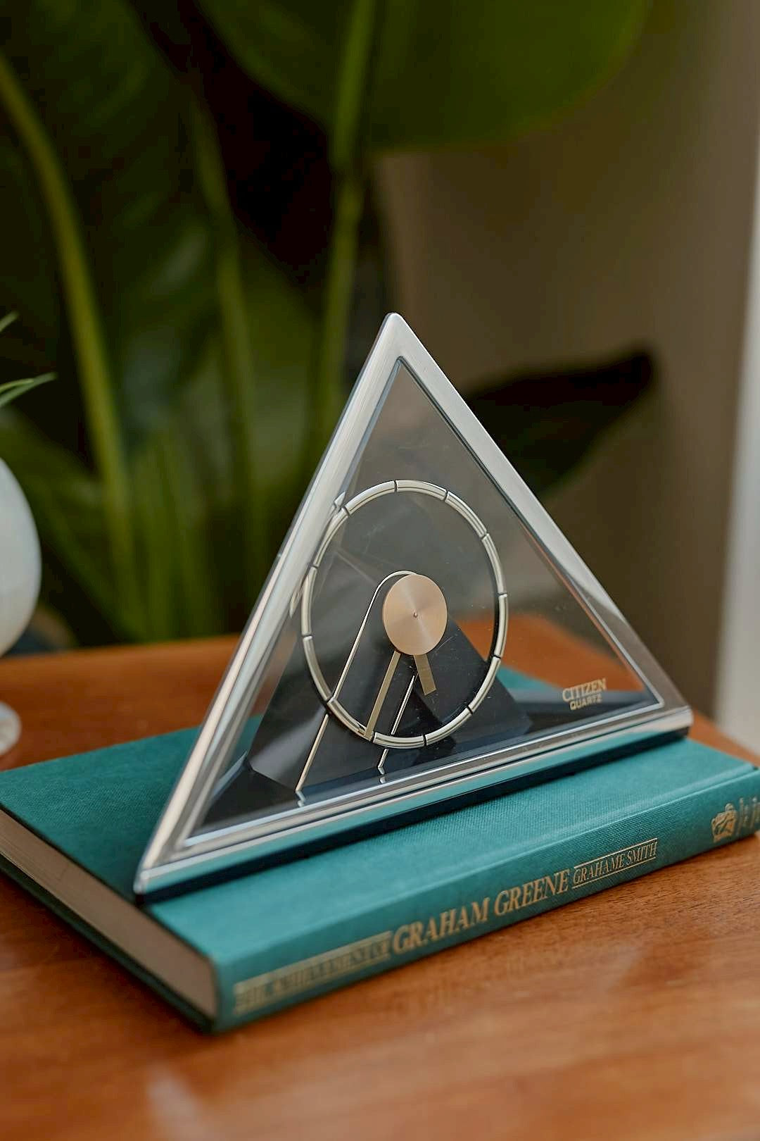CITIZEN Triangle Clock