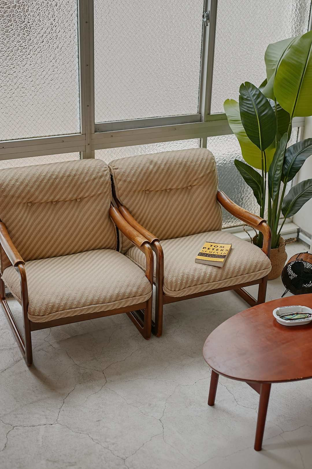 カリモク Stripe Arm Sofa