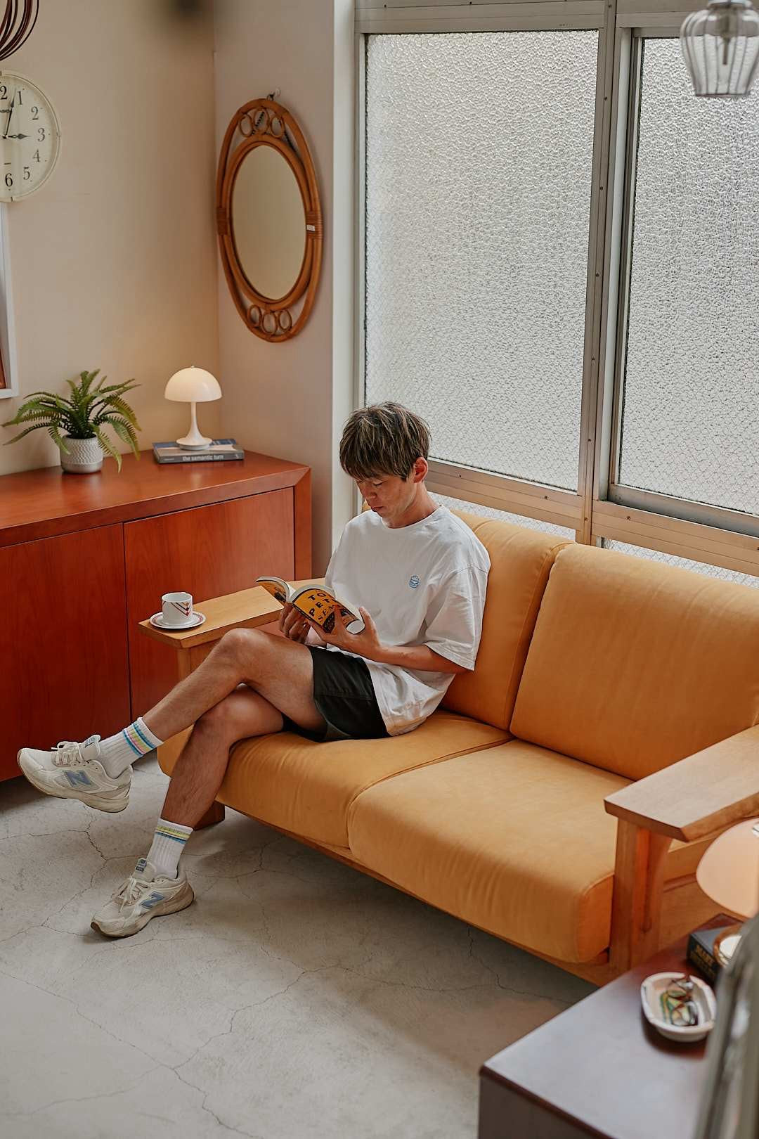 柏木工 Yellow Fabric & Oak Flame Sofa