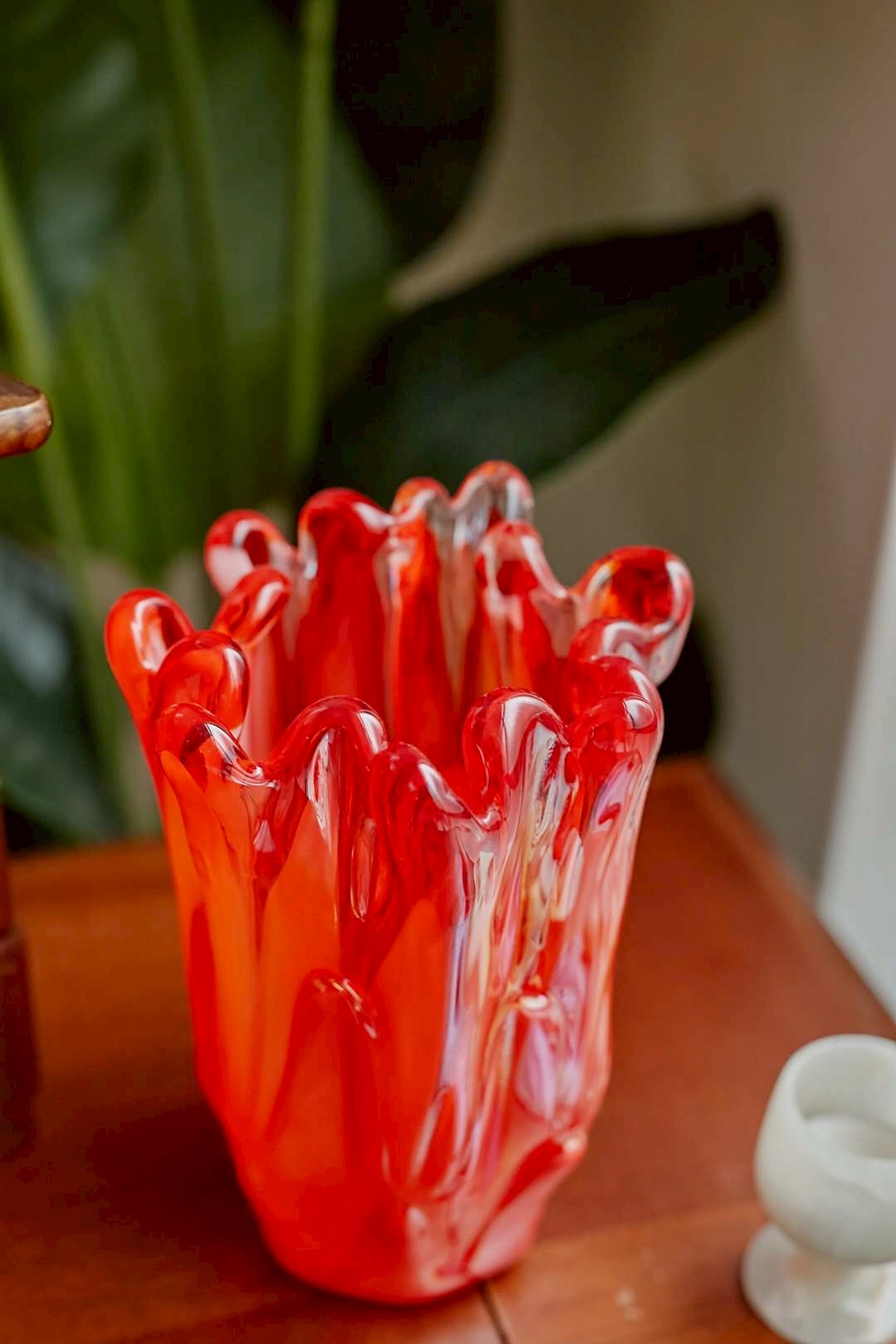 Aurora red vase