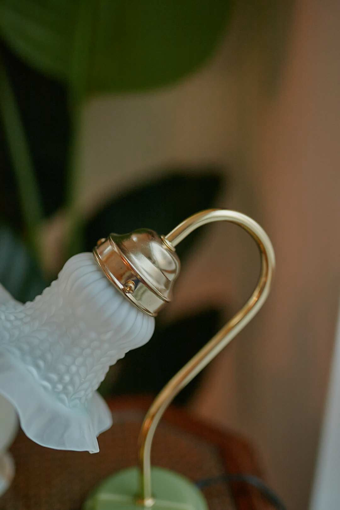 キシマ Frill glass table lamp