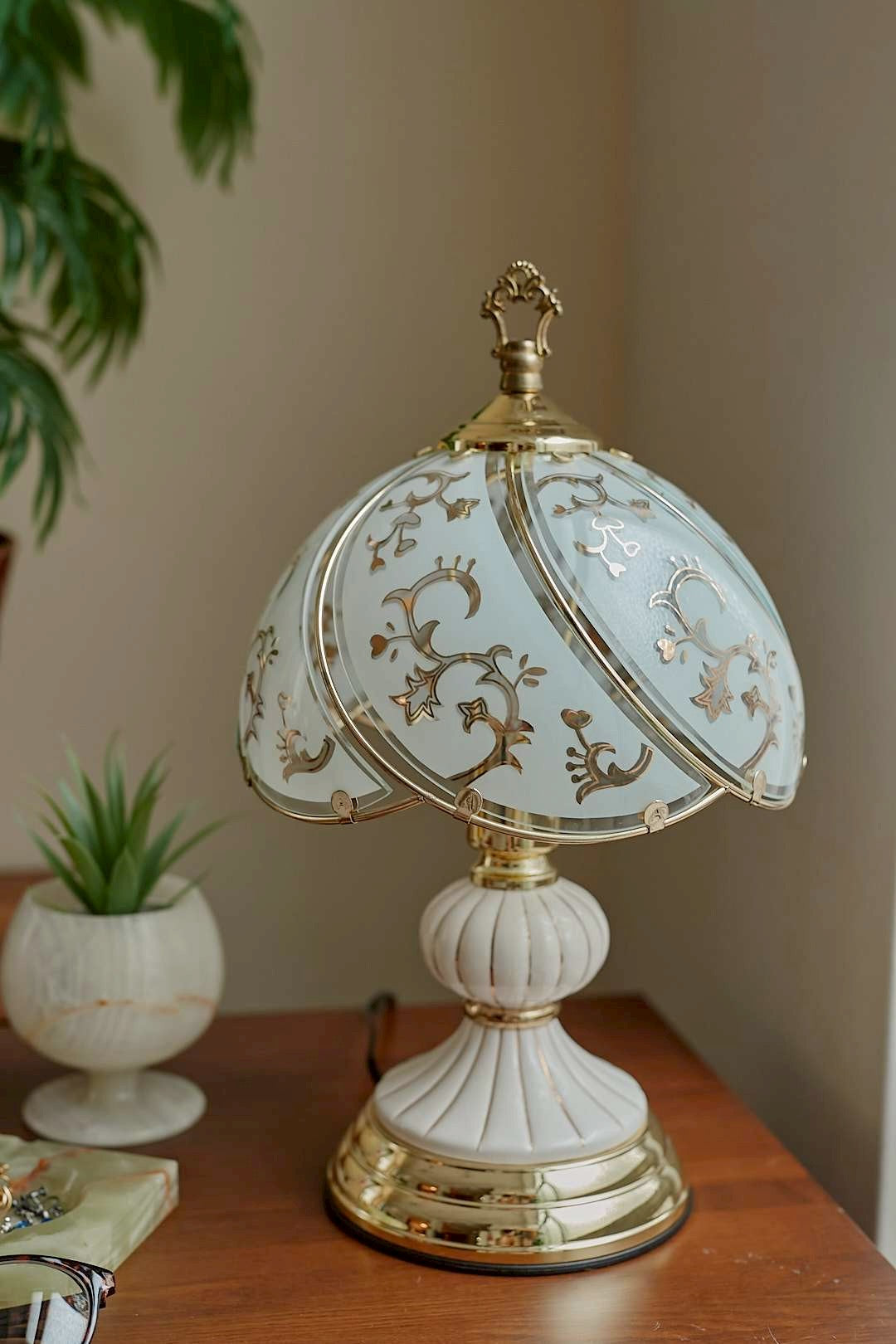 Botanical Shadow Lamp