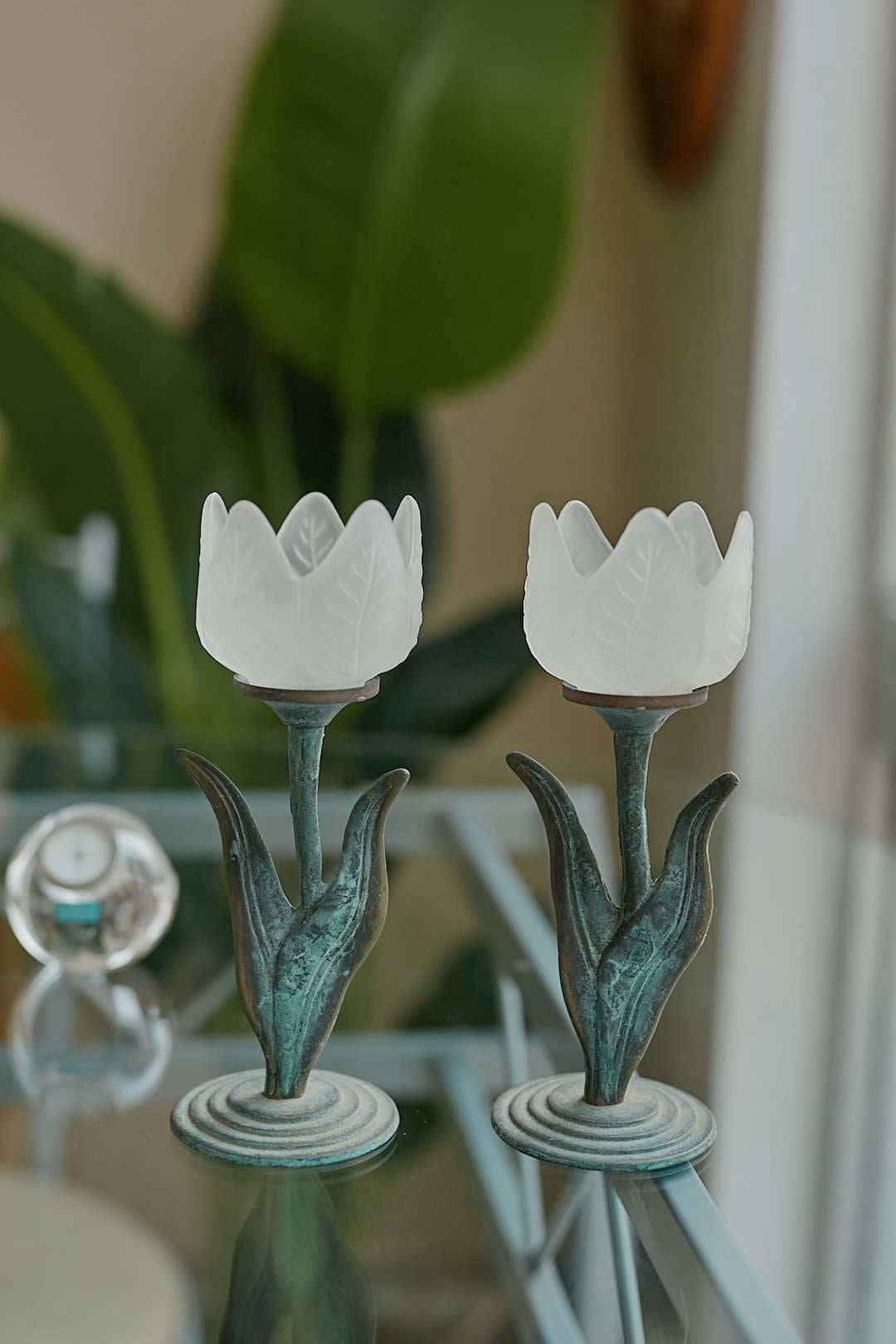 Frost tulip candle holde
