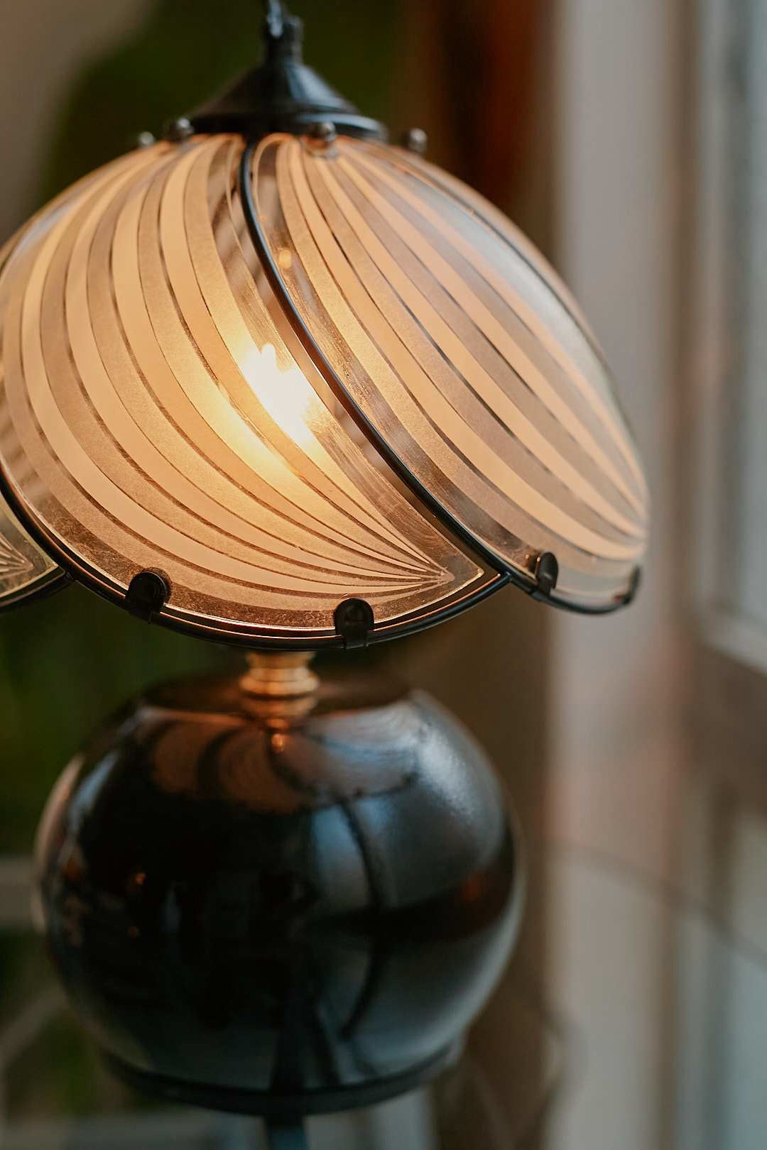 Black spherical touch-sensor lamp