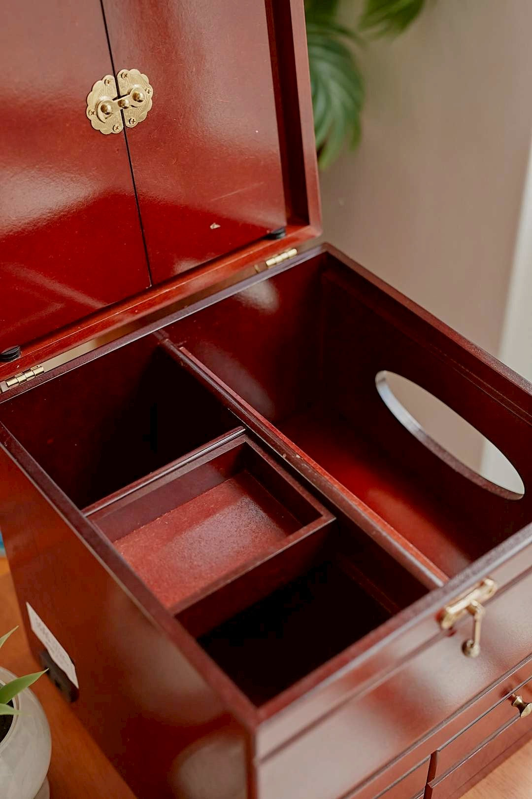 Wood dresser cosmetic box