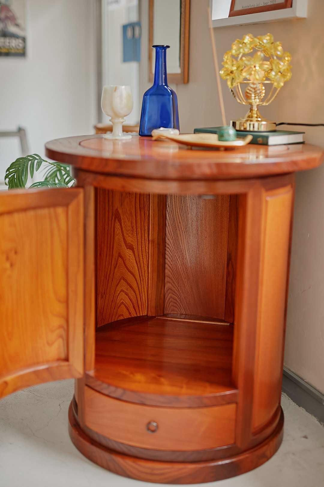 Richo Butterfly Table Cabinet