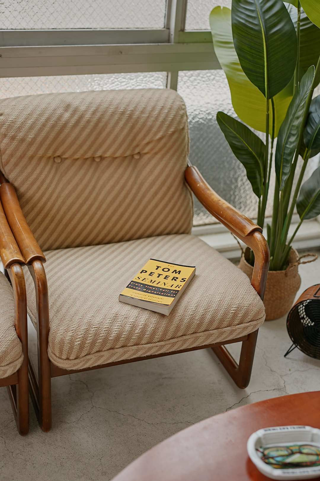 カリモク Stripe Arm Sofa