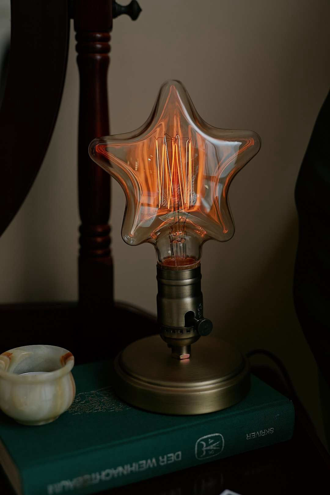 Star shaped edison lamp
