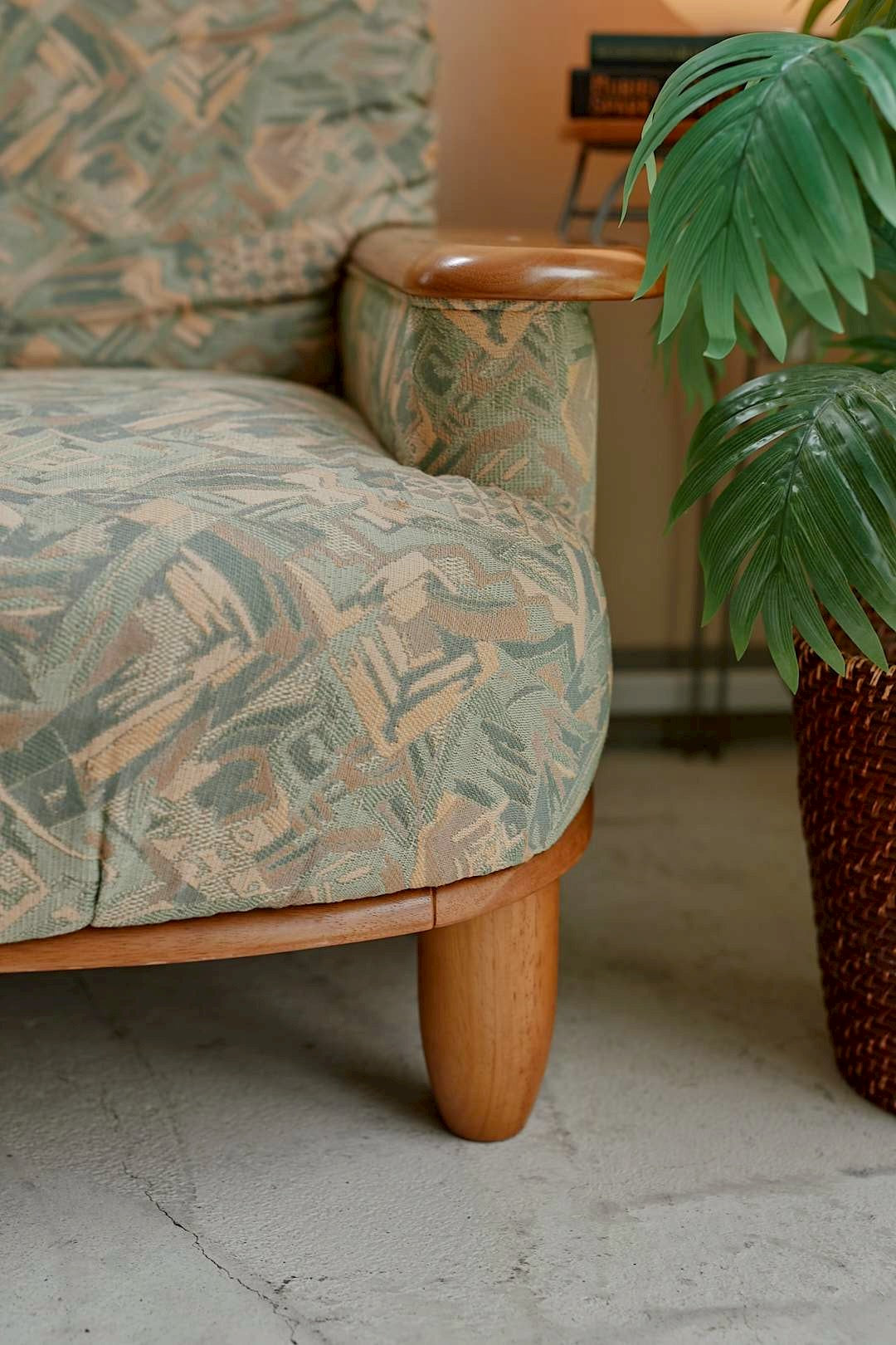 カリモク Natural Wood Arm Sofa