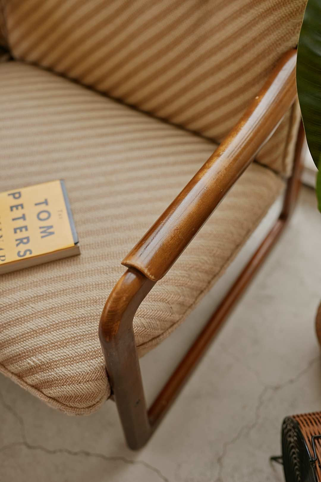 カリモク Stripe Arm Sofa