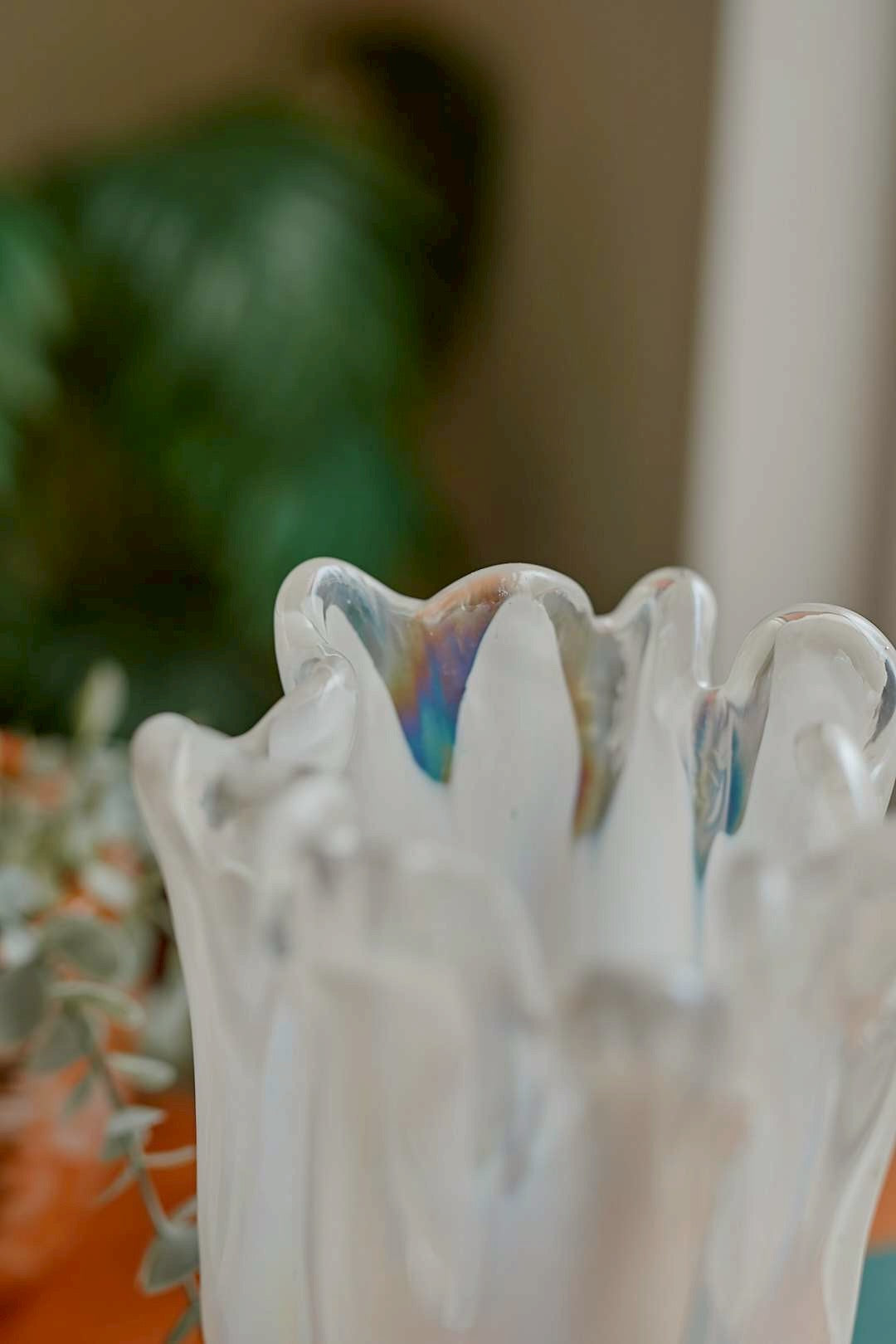 White frill vase