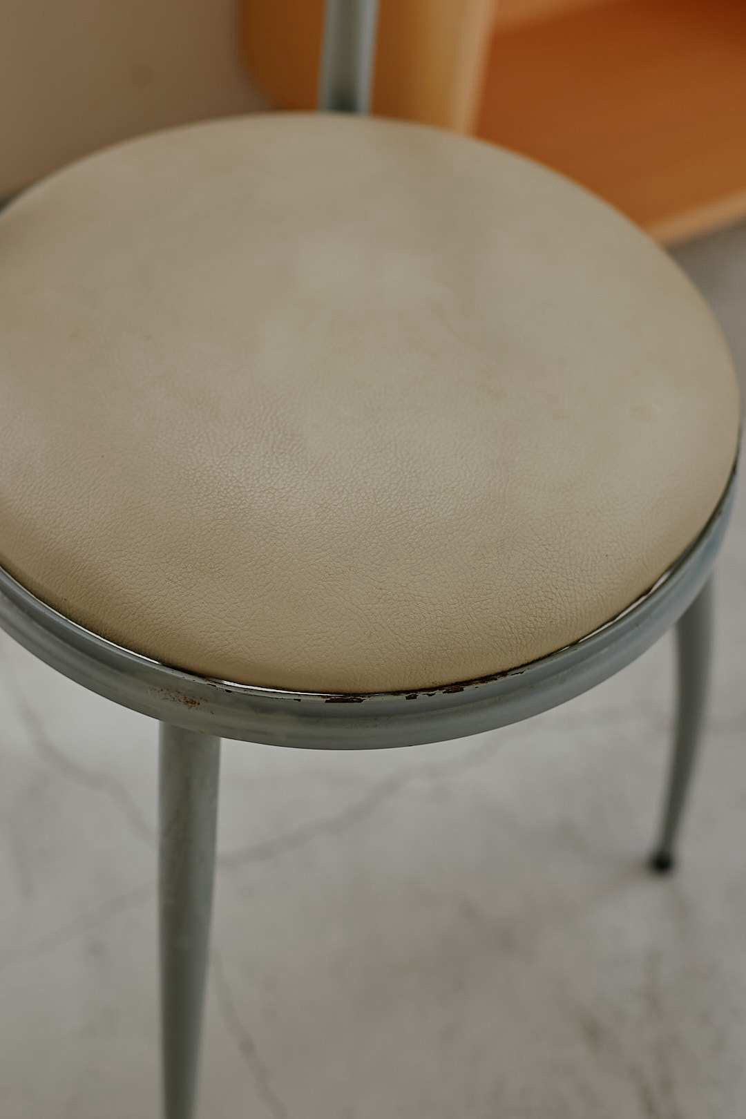 Heart Chair&Oval Glass Table Set