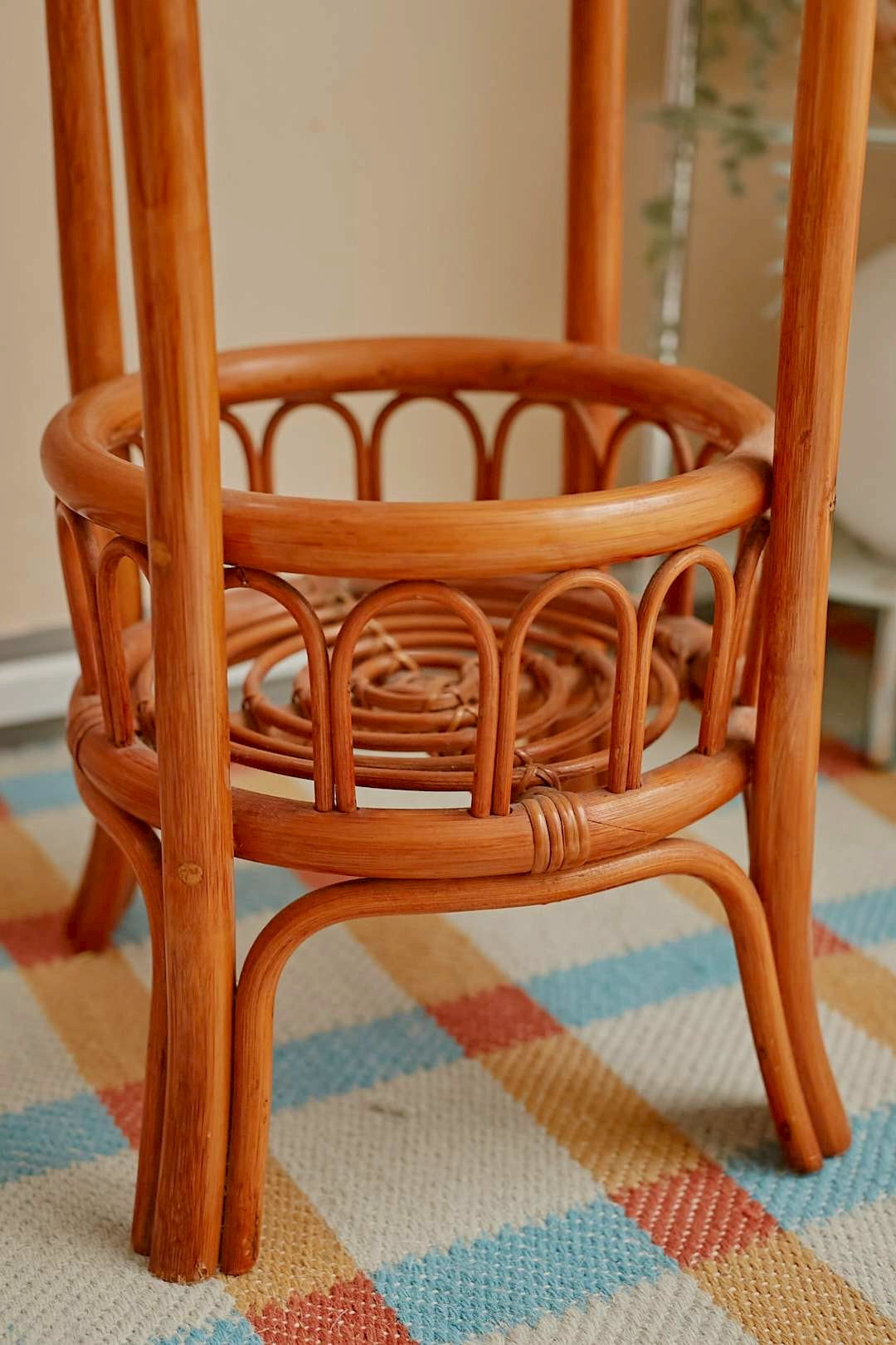 Rattan Pedestal Stand