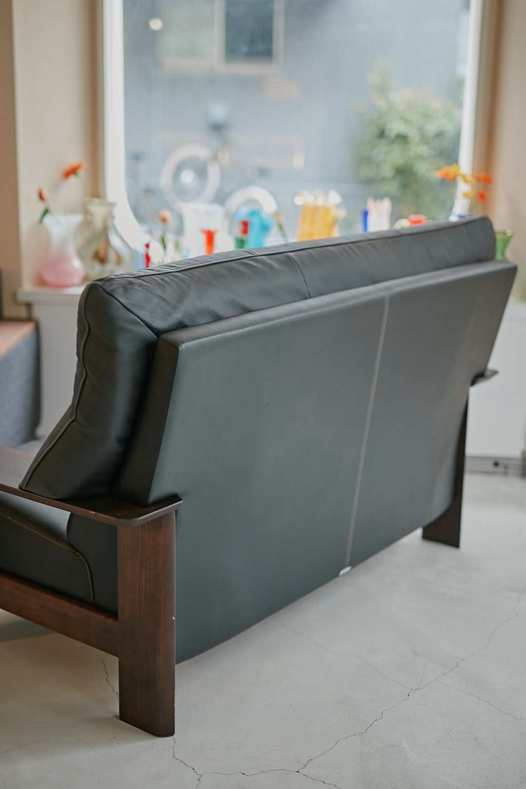 カリモク Solid Leather Frame