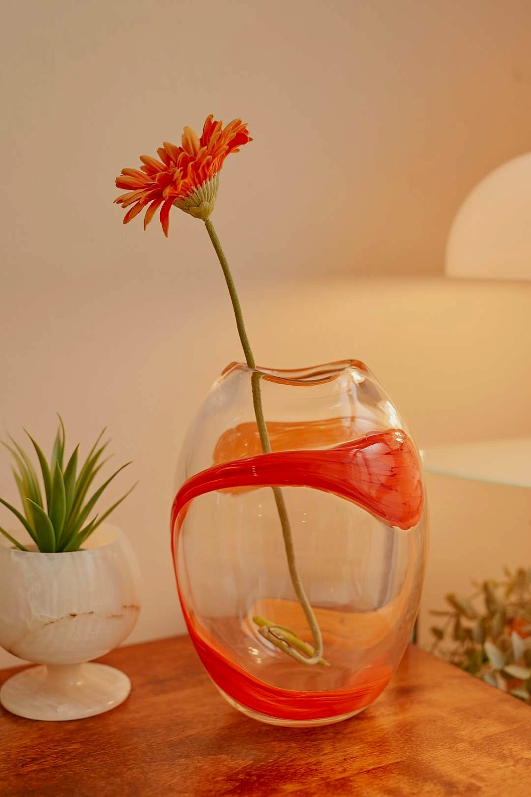 KAMEI GLASS

Orange Swirl Flower Vase
