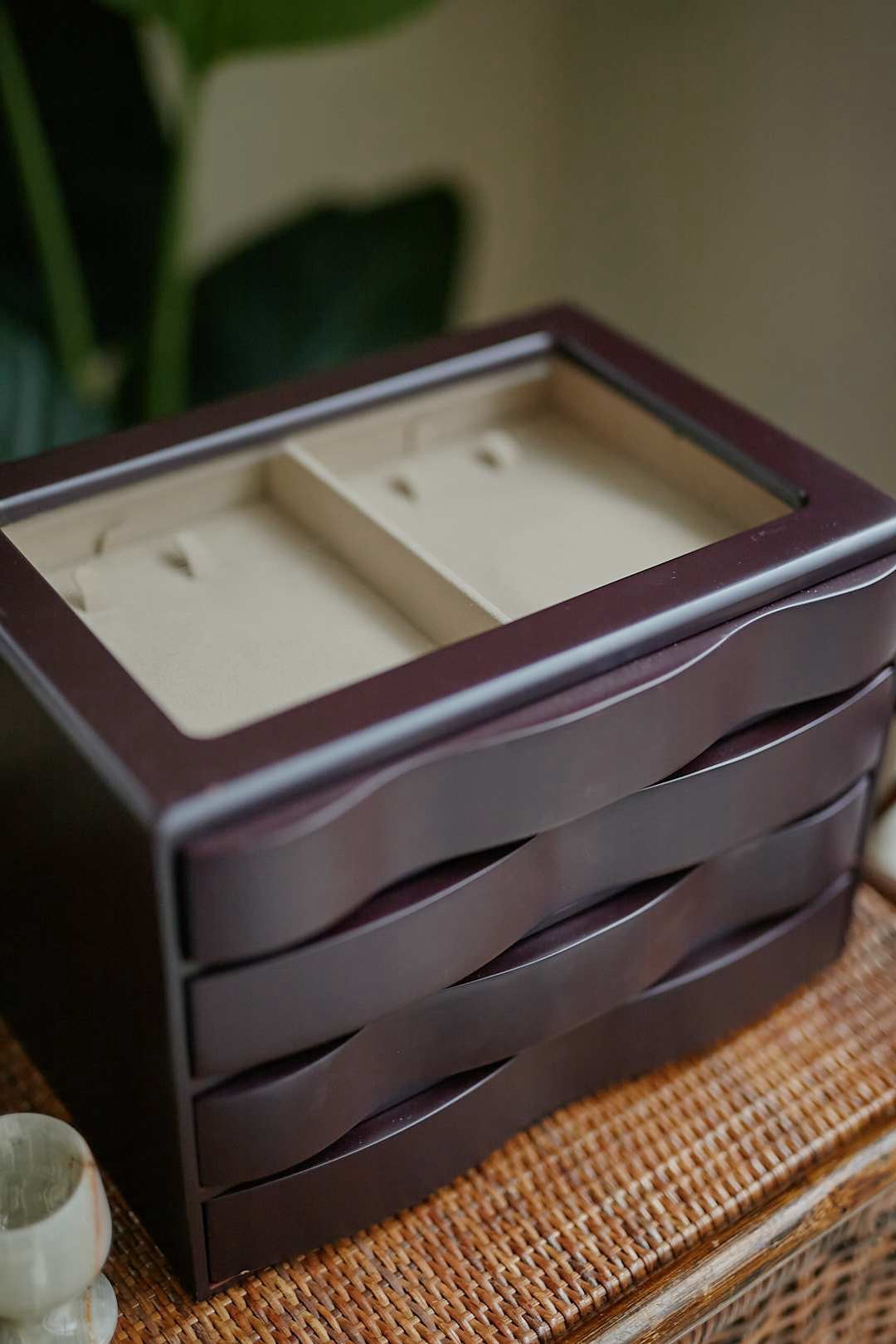 Brown Wave Jewelry Chest