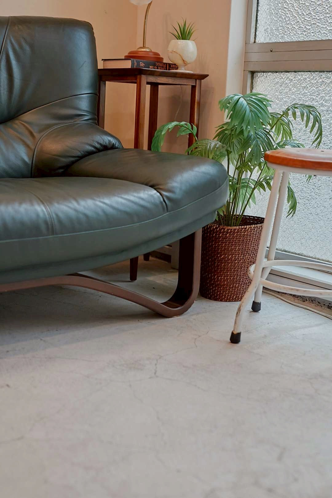 Leather Lounge Sofa & Ottoman