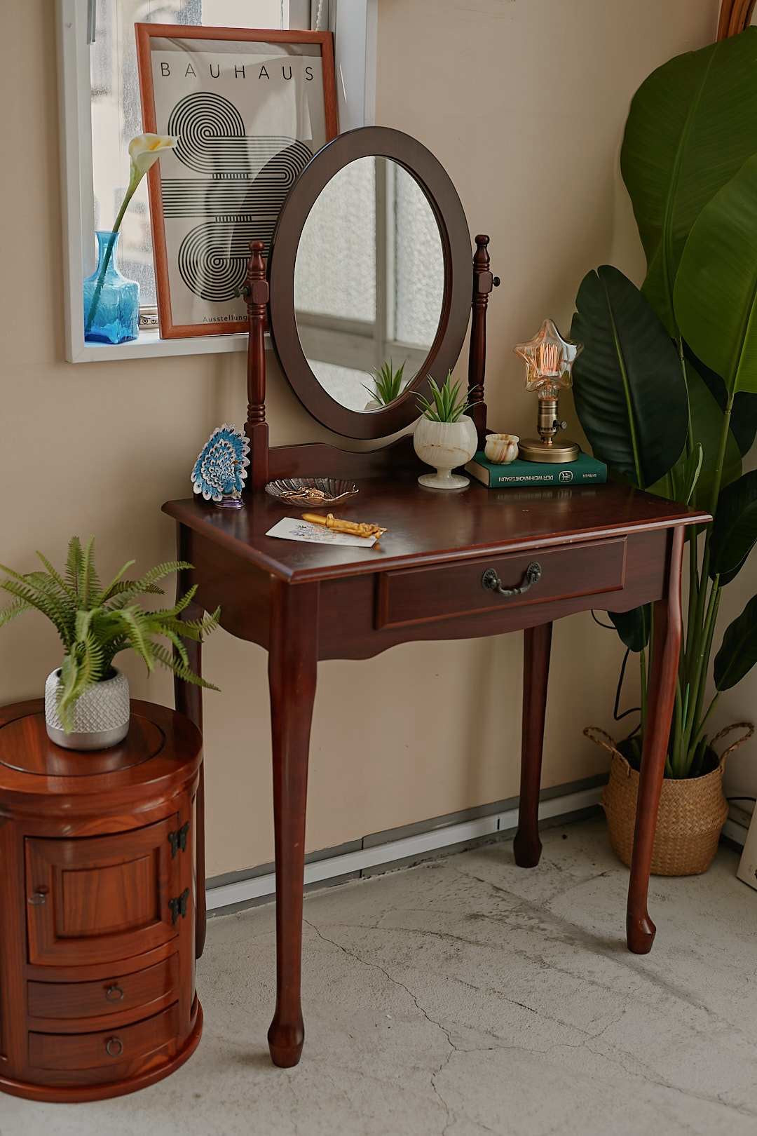 Classical Oval Dresser