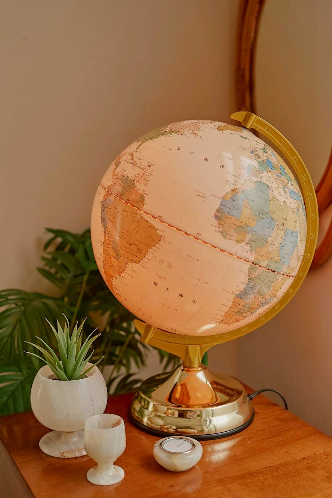 Gold globe lamp