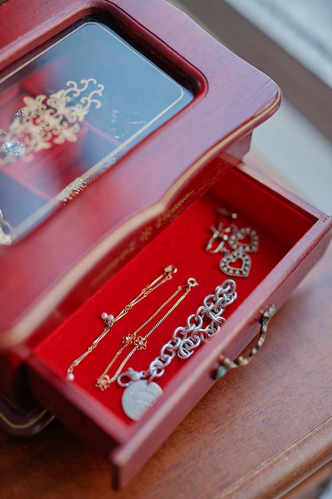 Rouge Velvet Jewelry Case