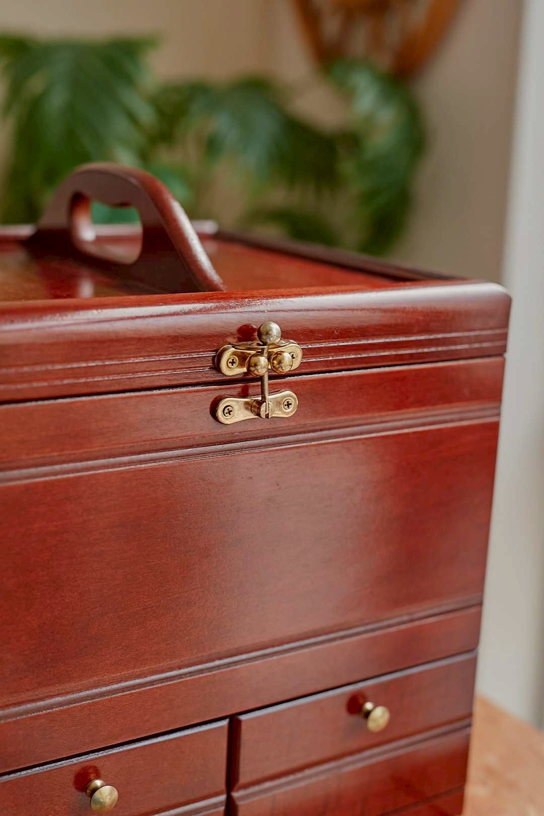 Wood dresser cosmetic box