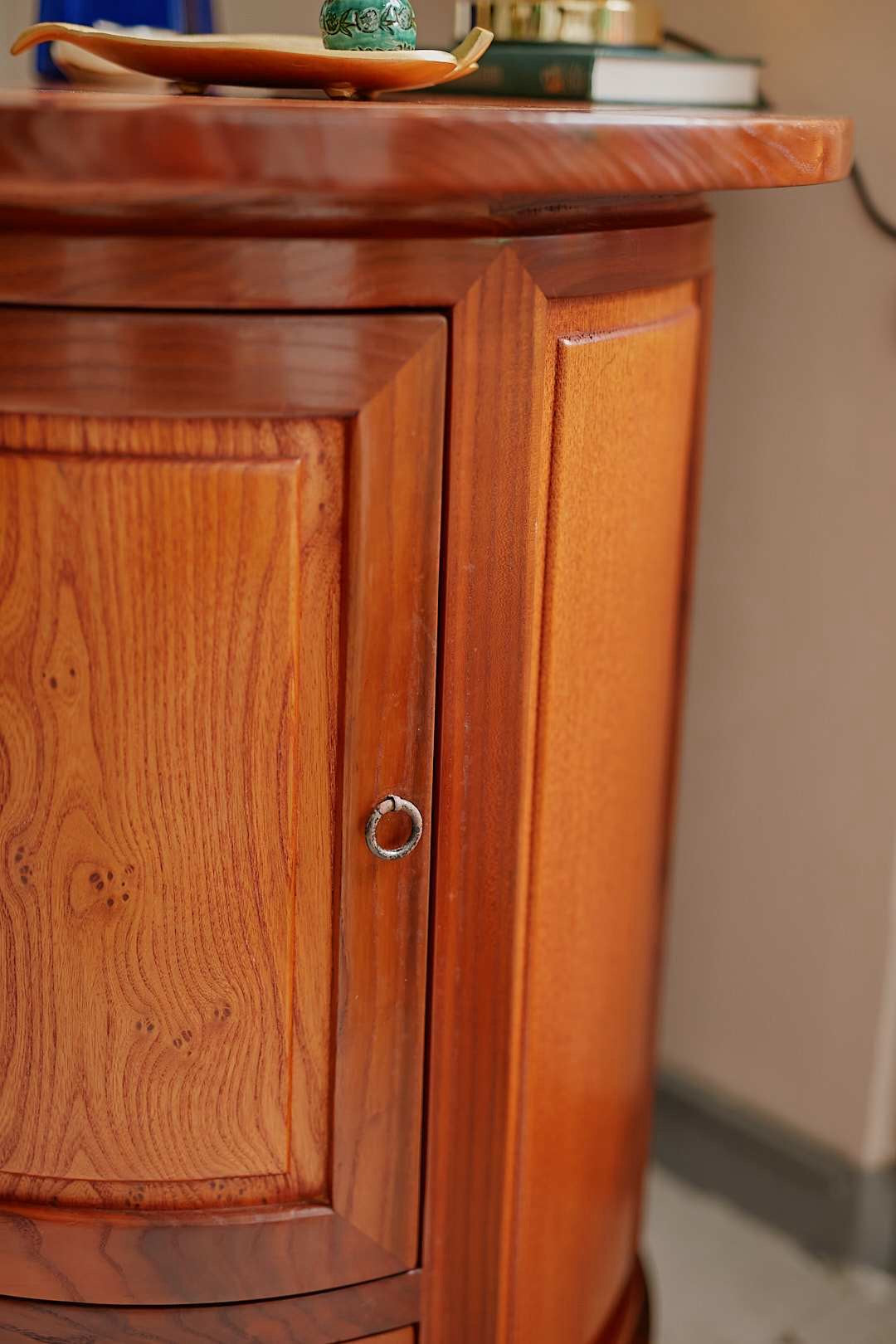 Richo Butterfly Table Cabinet