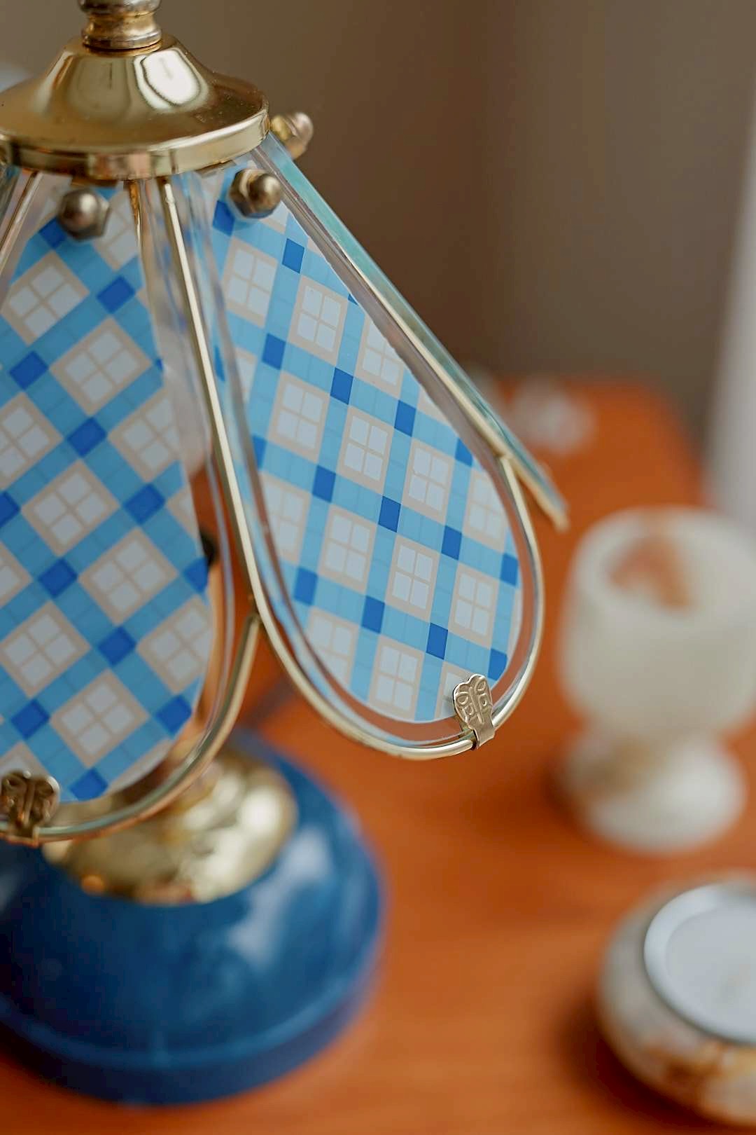 Blue check touch lamp