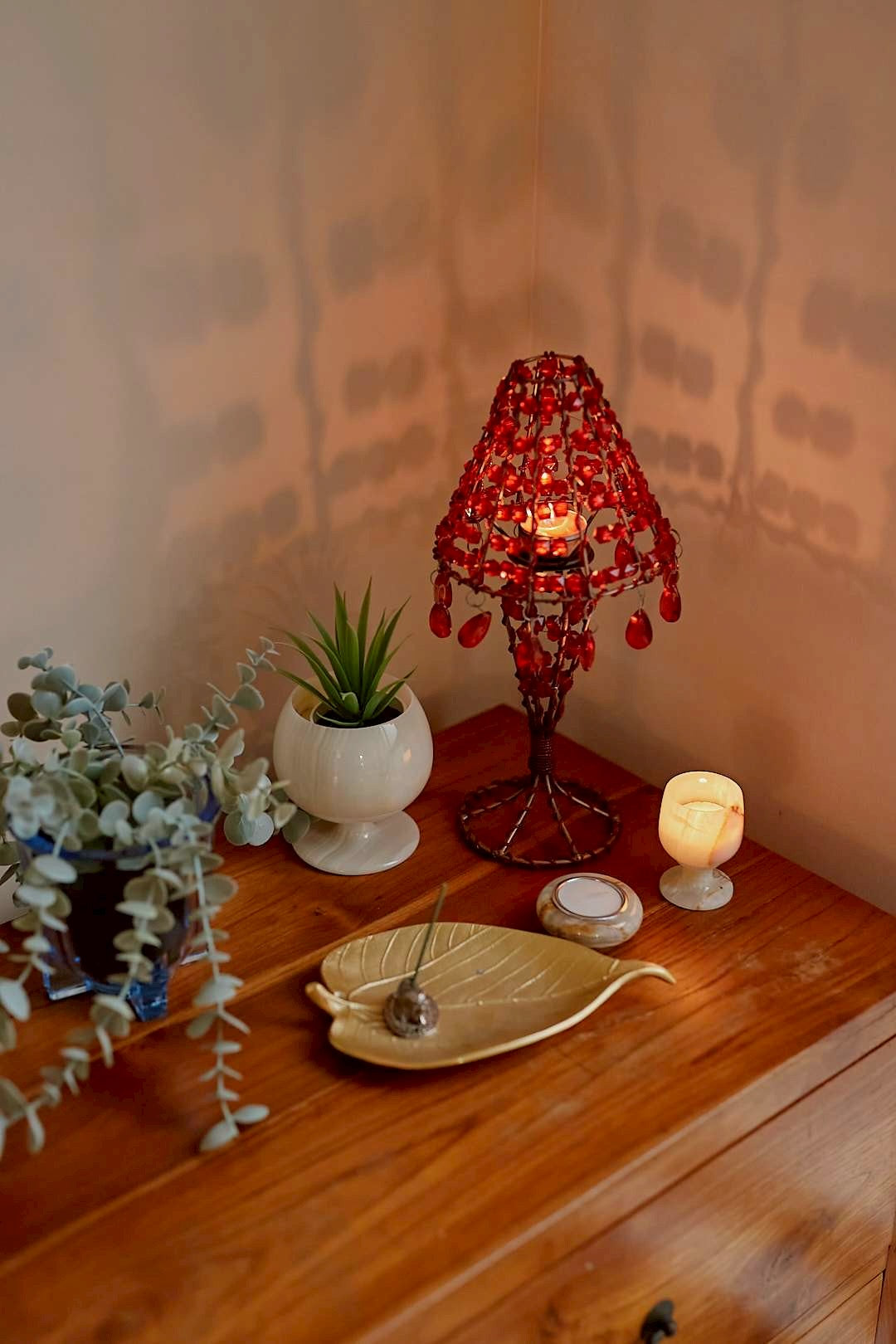 Red beads candle stand