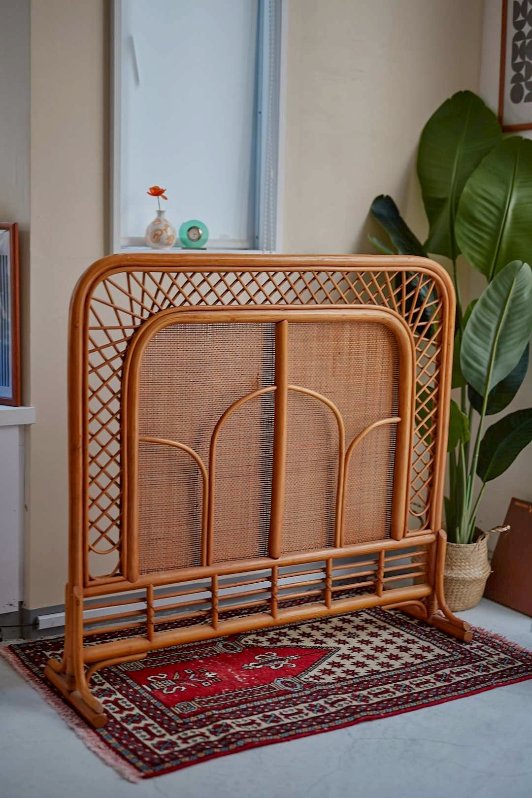 Rattan screen partition