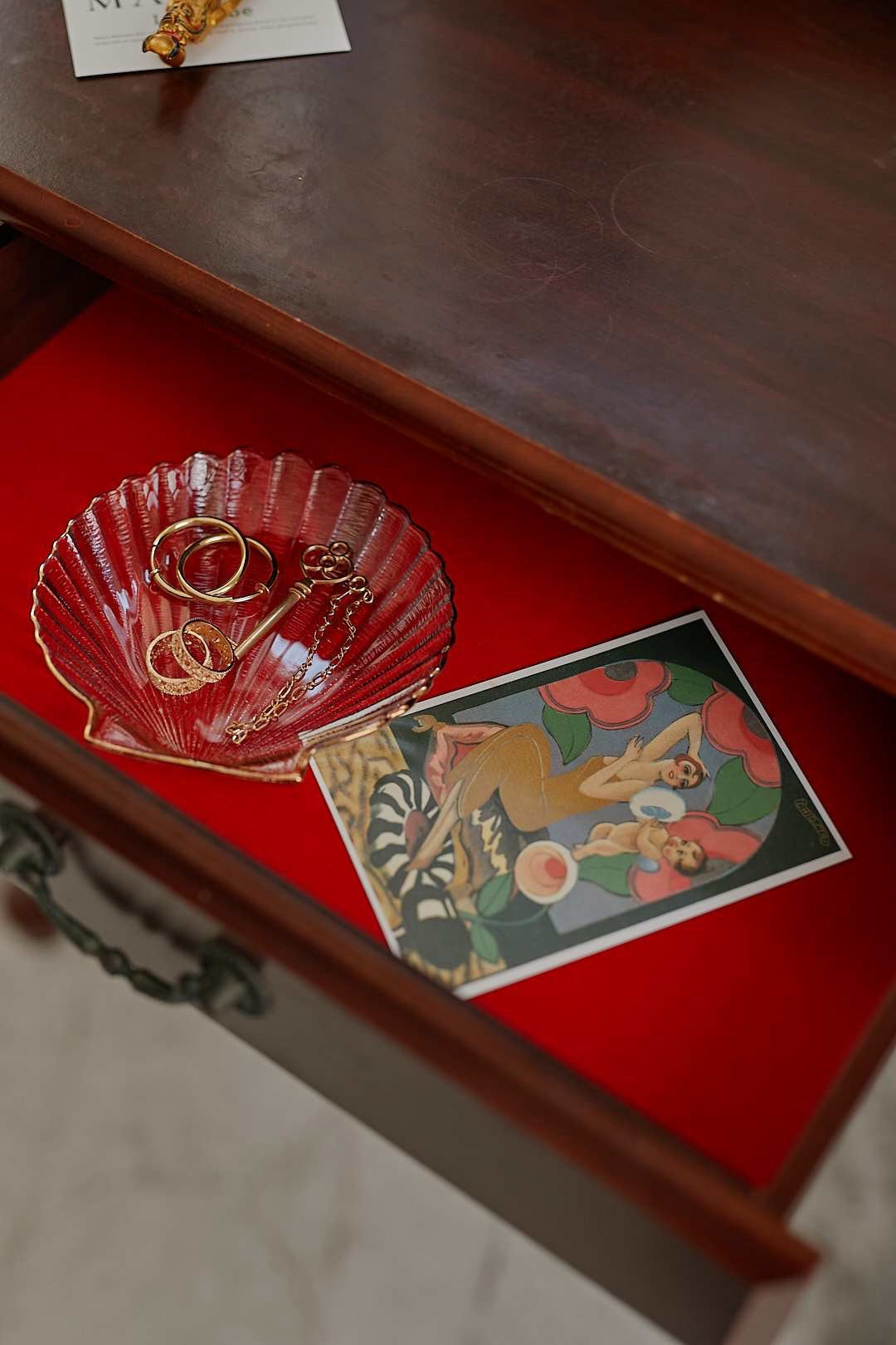 Classical Oval Dresser