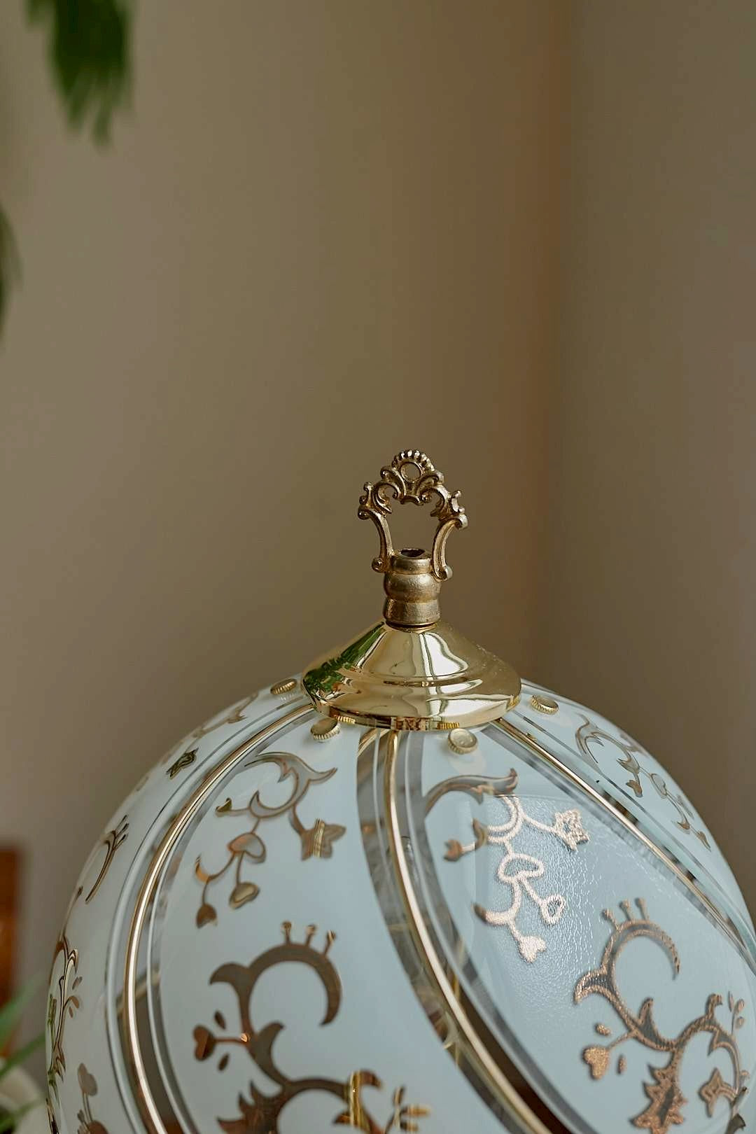 Botanical Shadow Lamp