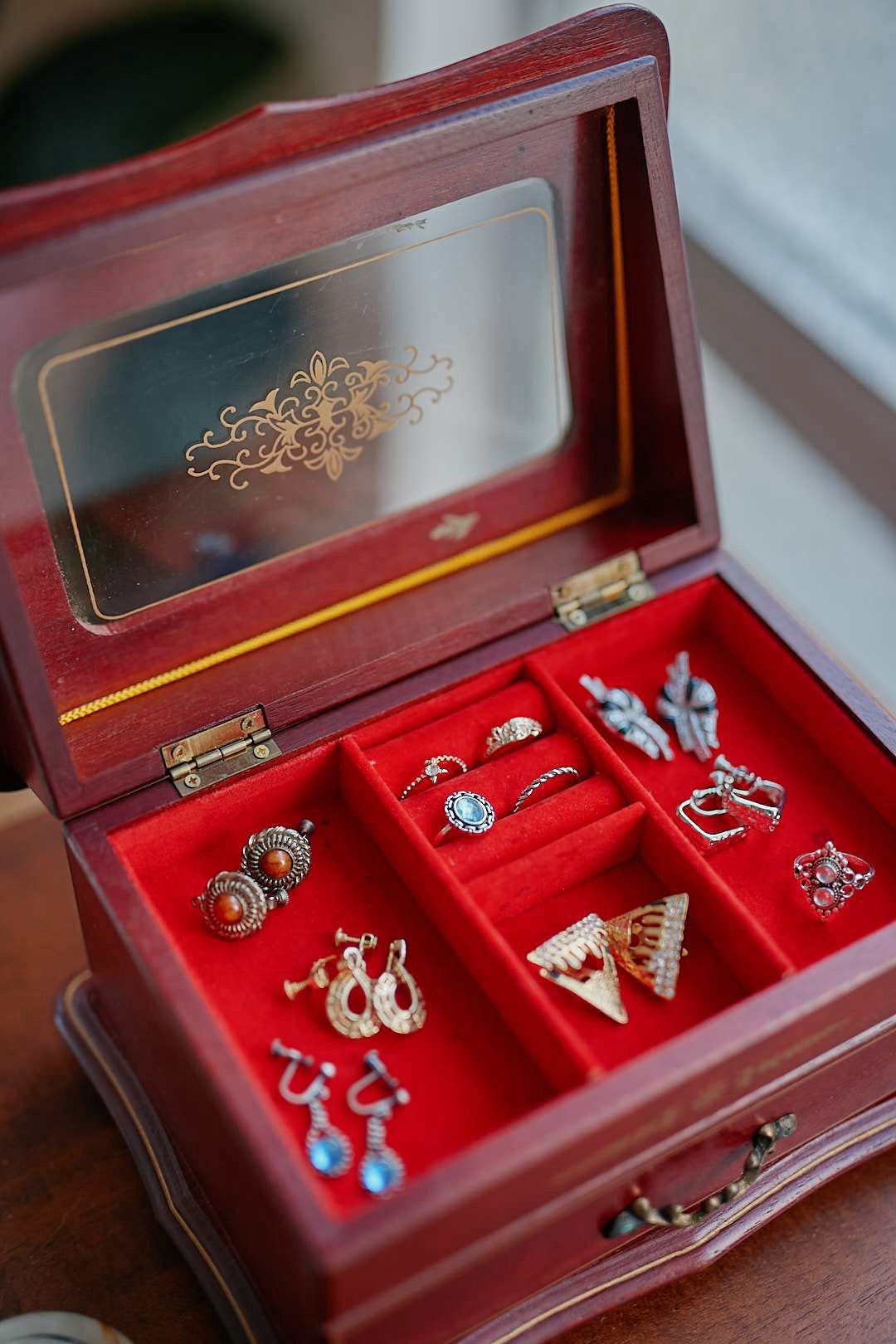 Rouge Velvet Jewelry Case
