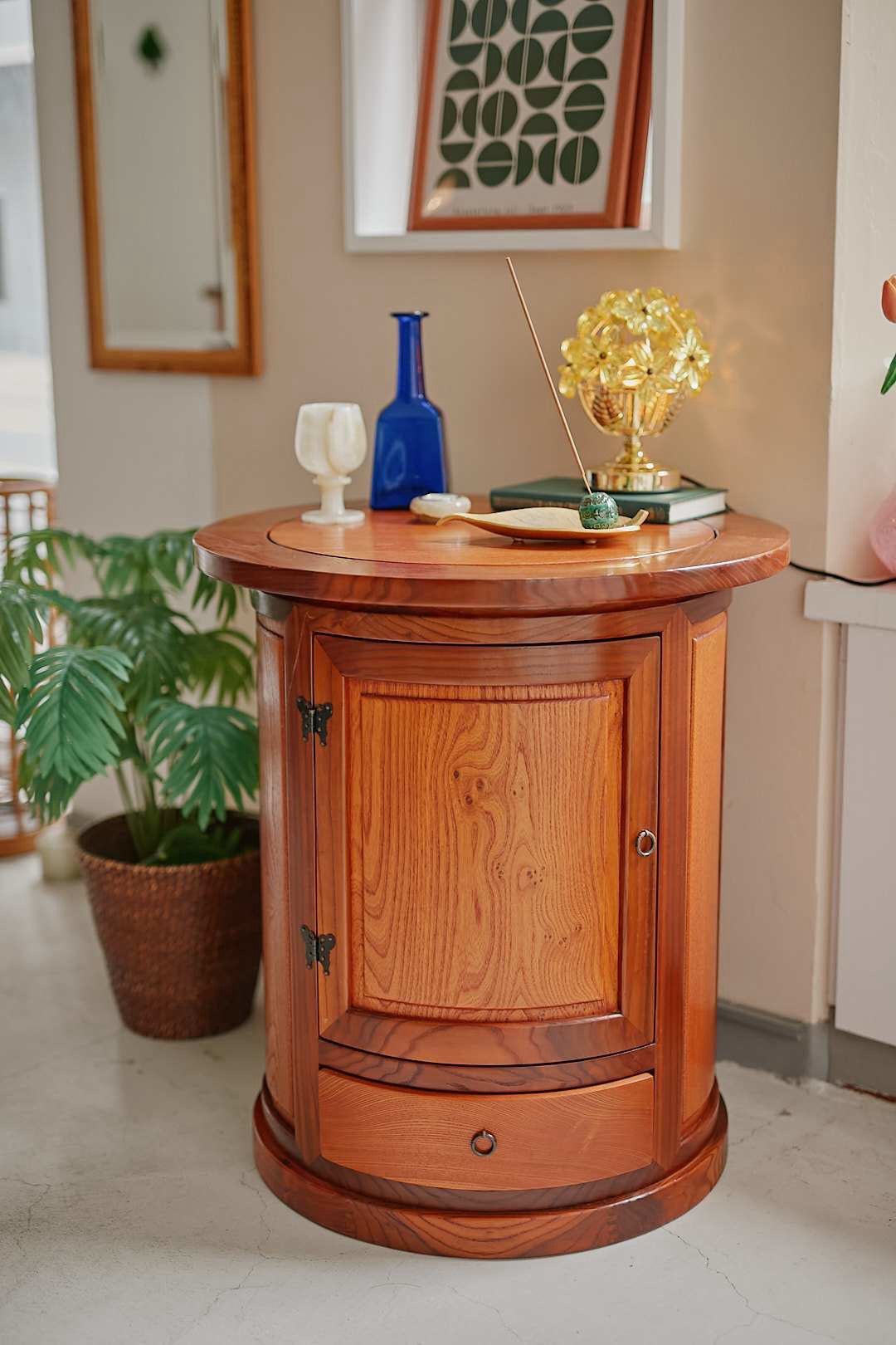 Richo Butterfly Table Cabinet