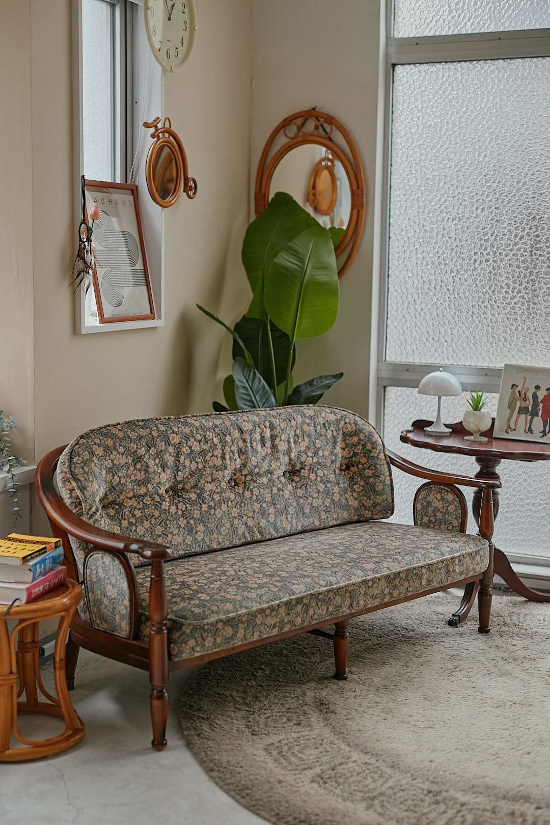 カリモク Floral Wood Frame Sofa