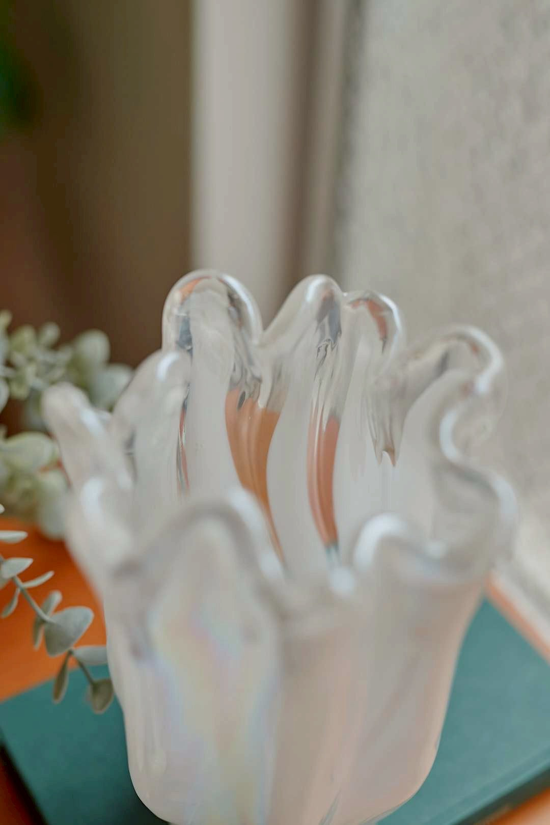 White frill vase