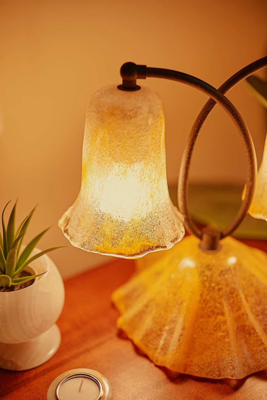 Iwata Glass

Twin Yellow Bell Lamp