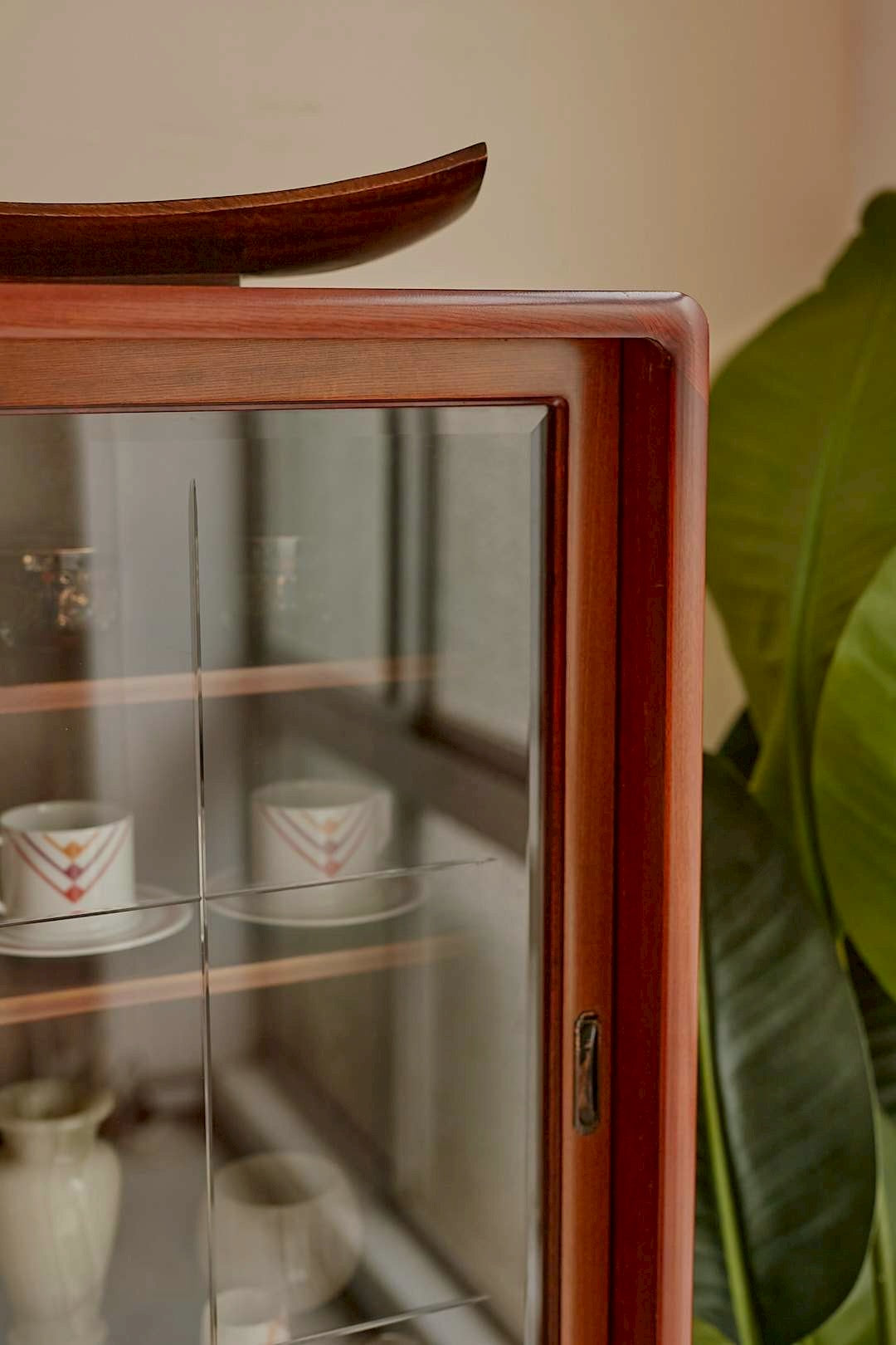 Modern cross glass cabinet
