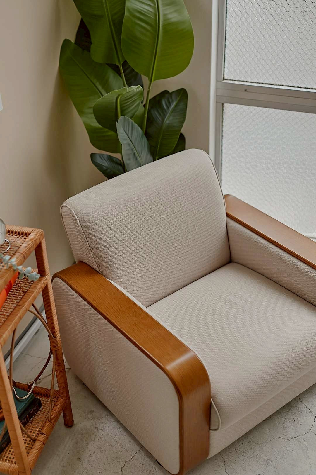 Tender Curve Lounge Chair