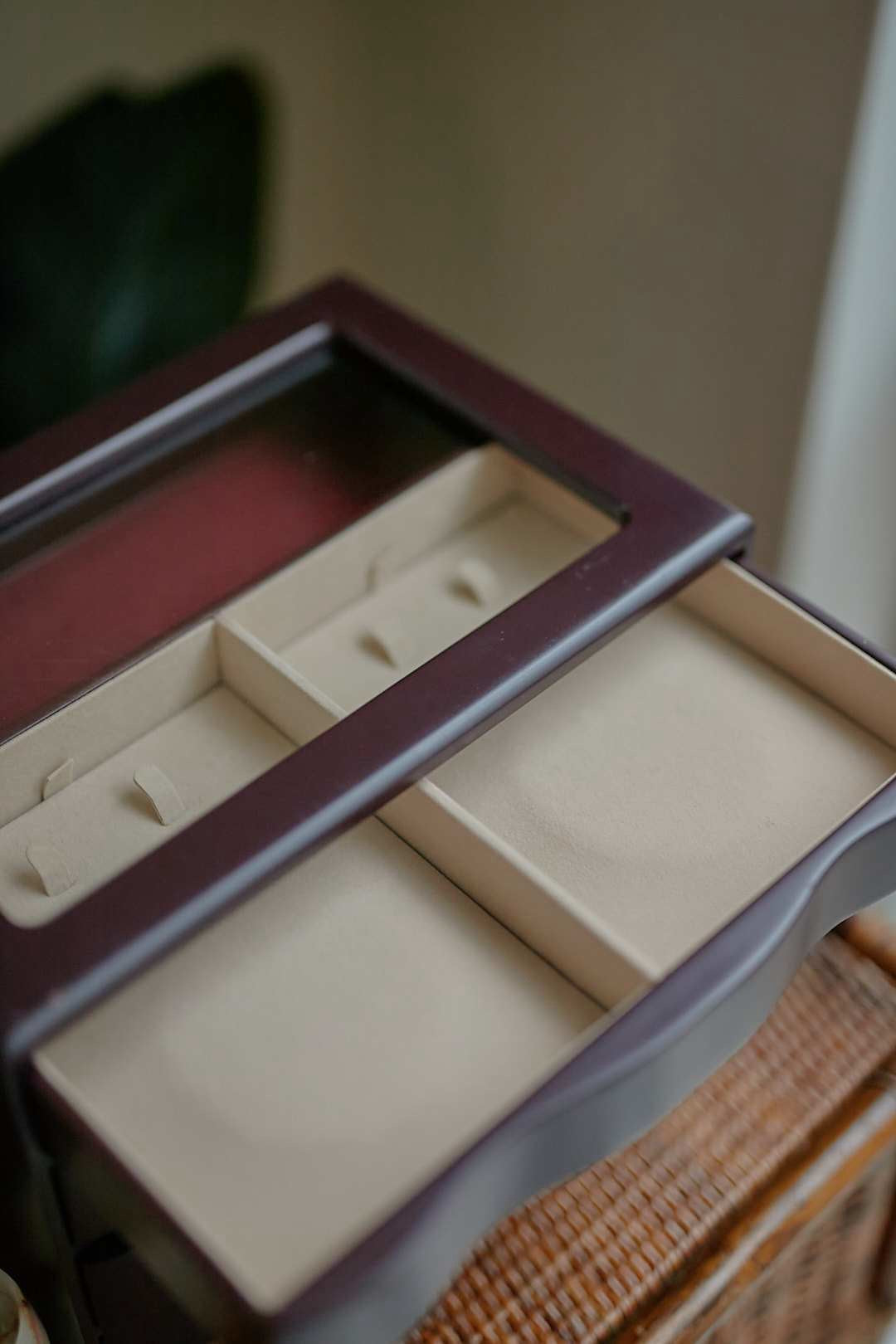 Brown Wave Jewelry Chest
