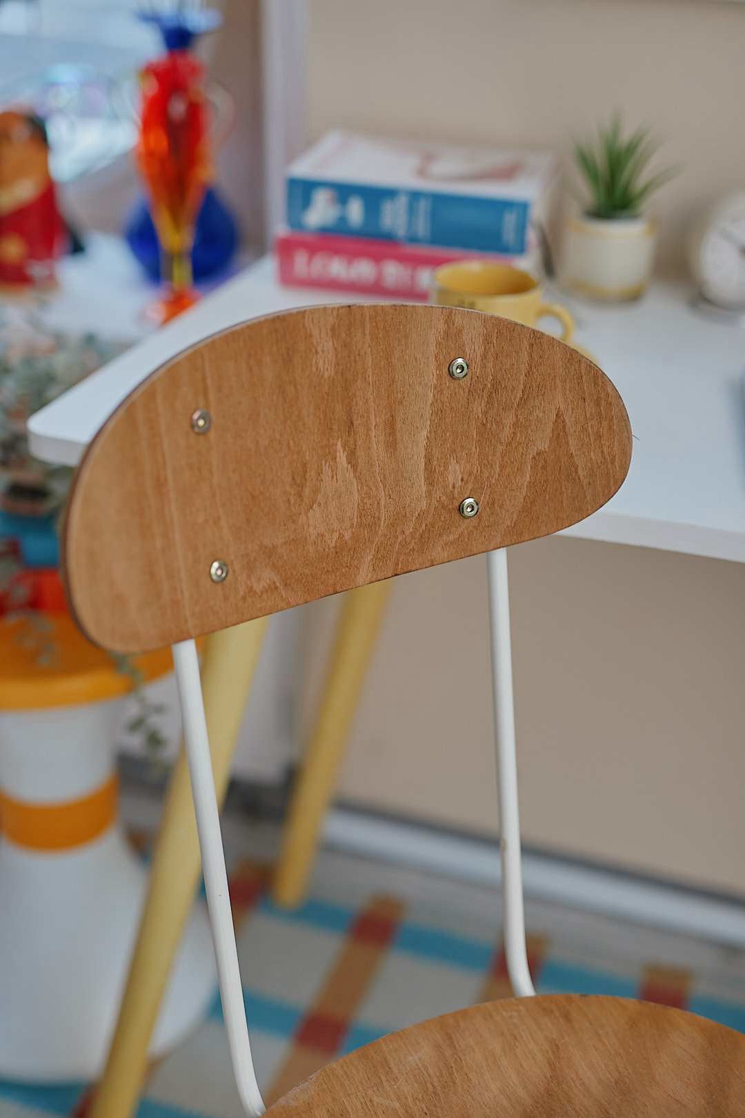 ホワイトスチールチェア