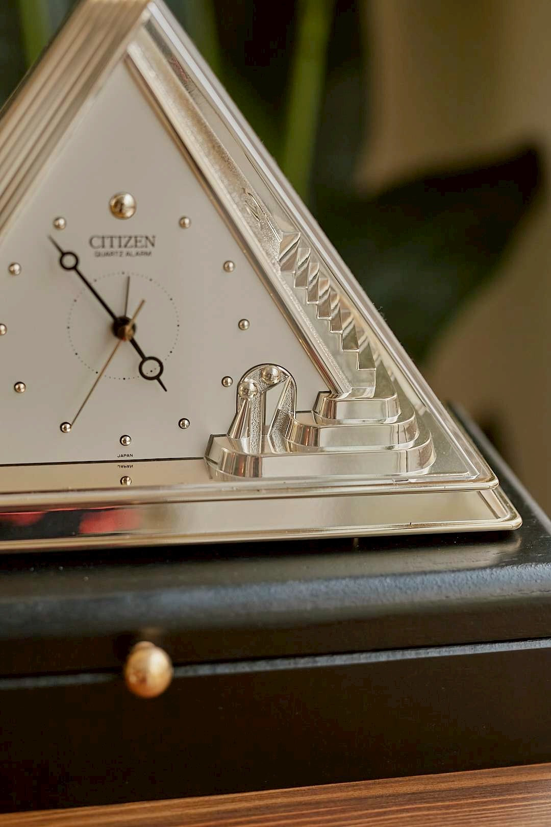 CITIZEN Triangle Clock