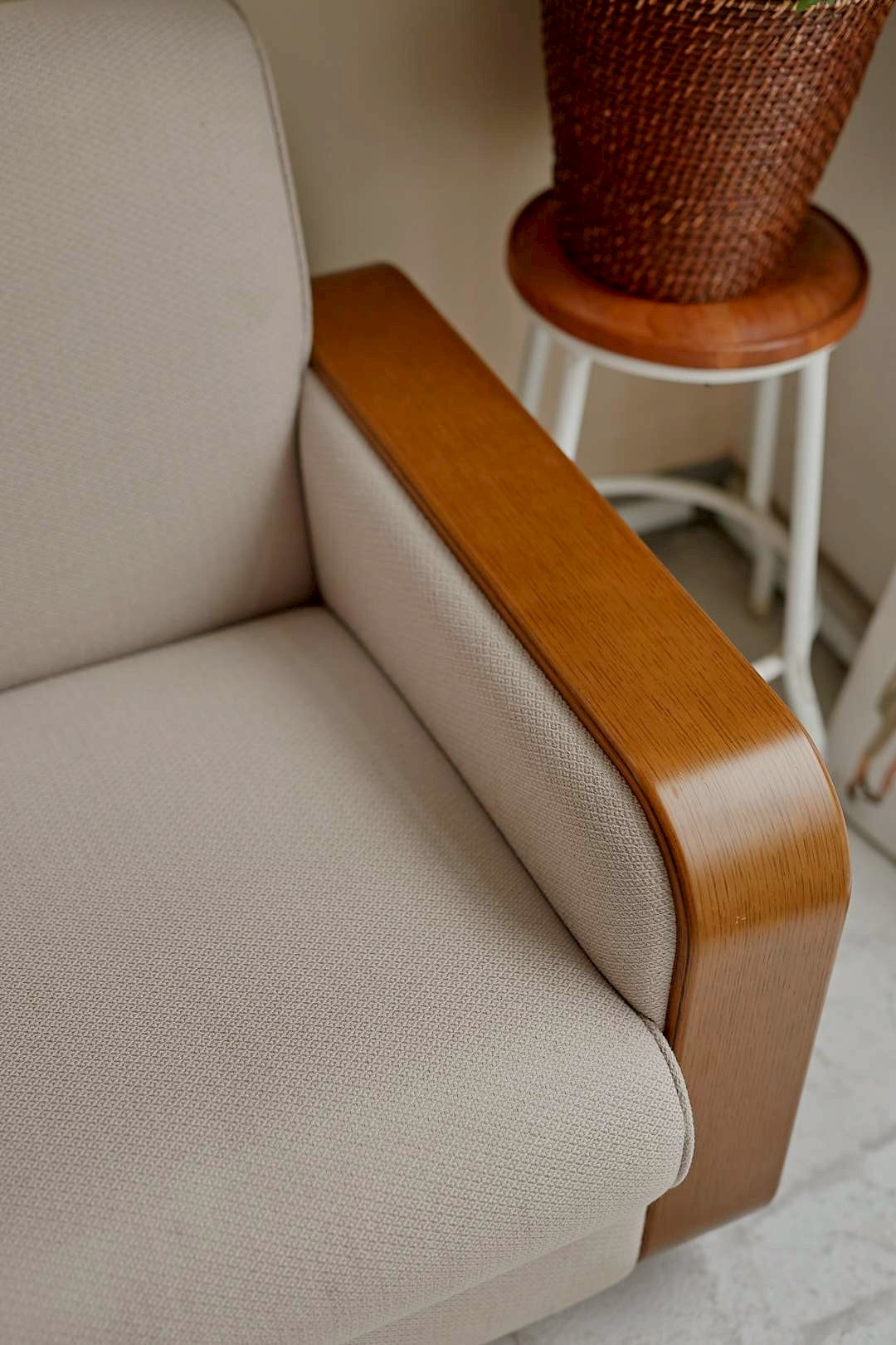 Tender Curve Lounge Chair