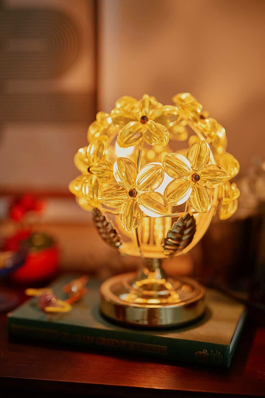 Yellow flower bloom lamp
