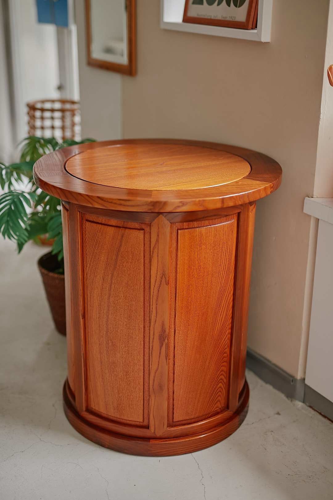Richo Butterfly Table Cabinet