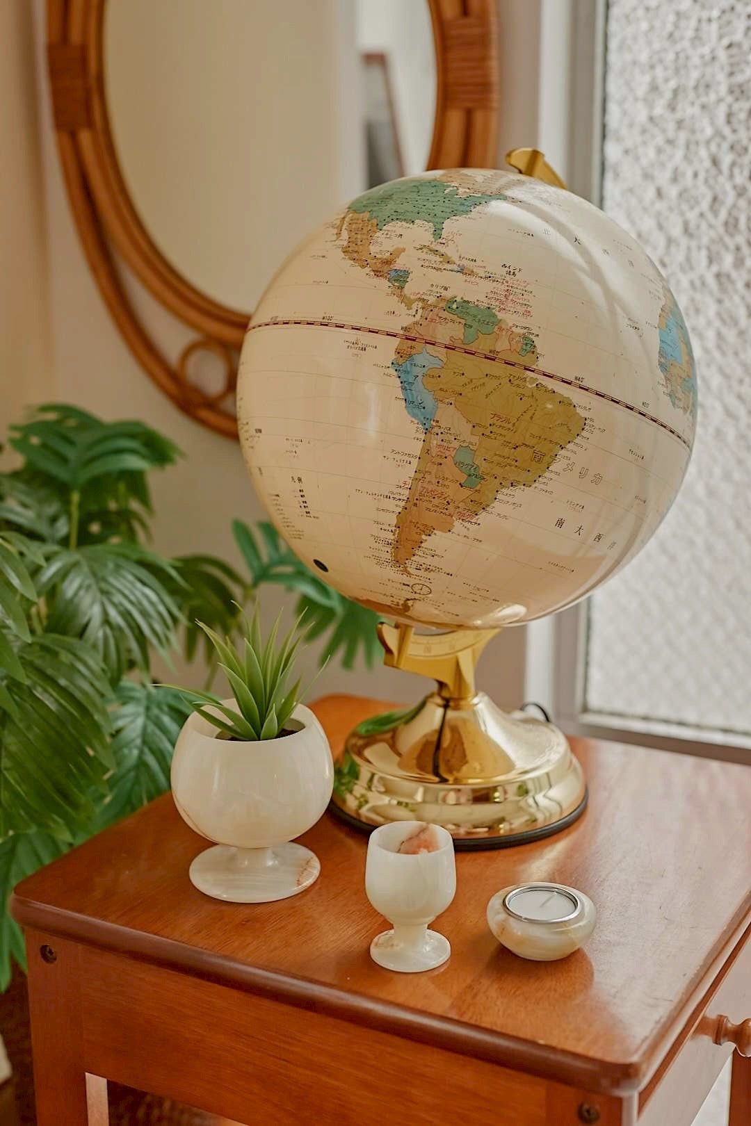 Gold globe lamp